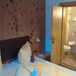 斯特凡旅馆 *
